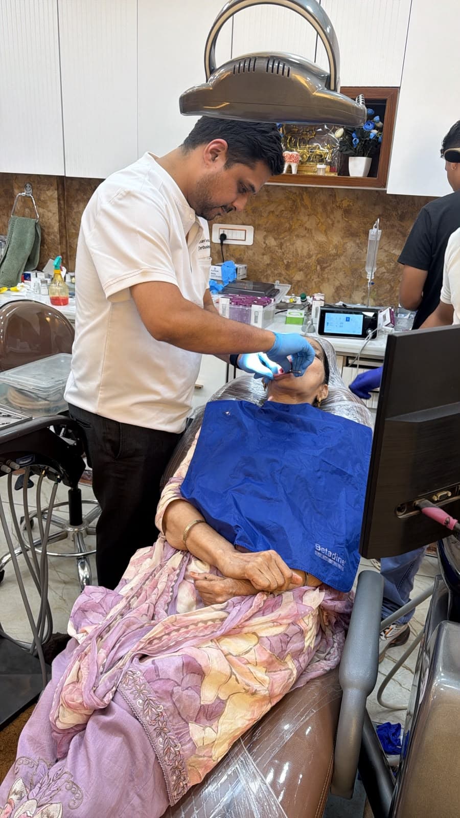 Dr. Abhinav Sharma delivering orthodontic alignment treatment